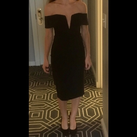 Bardot Dresses & Skirts - Bardot off-the-shoulder fitted black dress